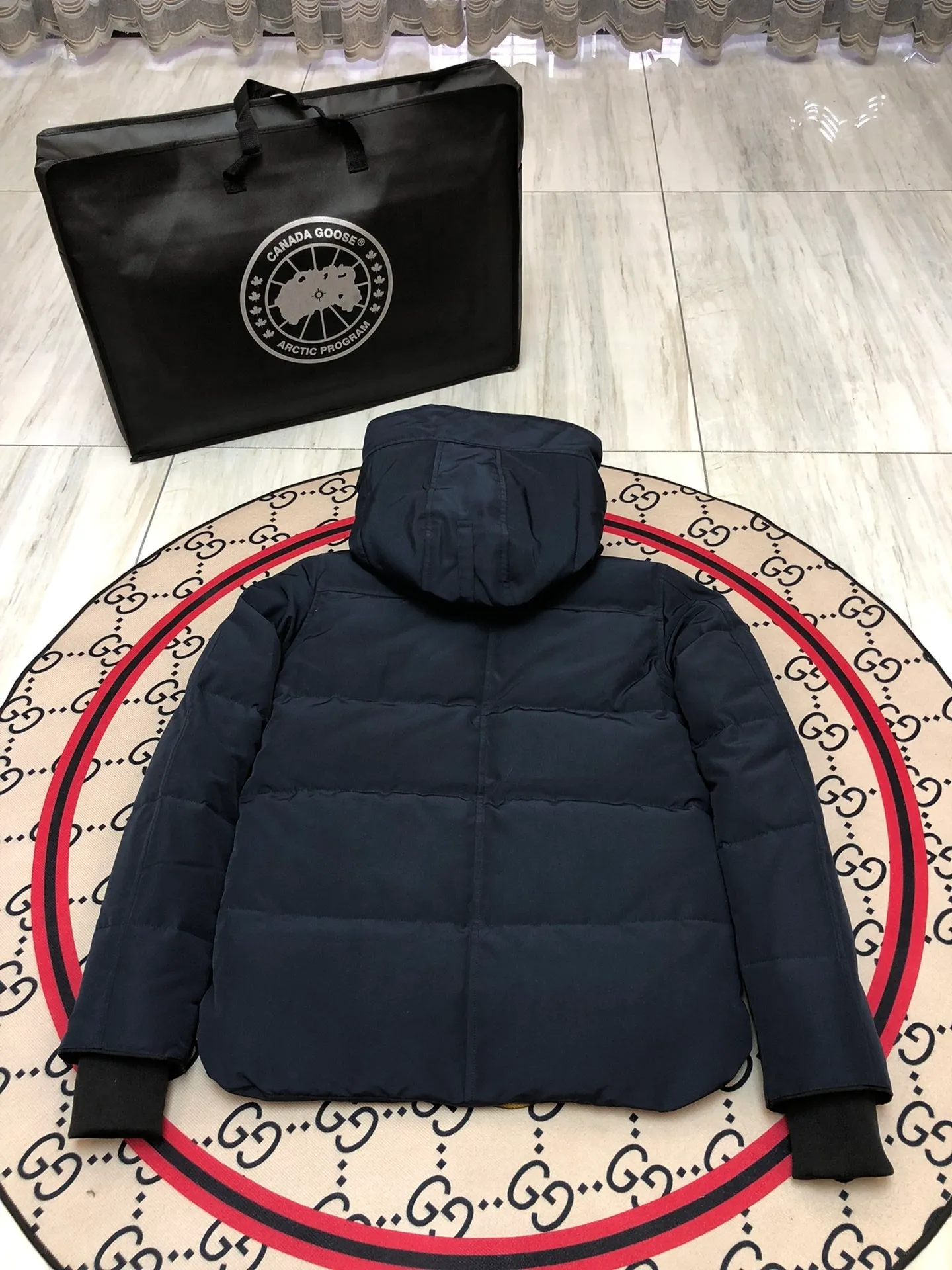 P660 counter quality 🇨🇦canada goose""🇨🇦millan parka 17 styles for men and women, short style without fur collar, chosen by Arctic and Antarctic expedition teams as winter wear, the Rolls Royce of down jackets. ➖ Industry-leading anti-counterfeiting chip sensing. ➖ Imported Behringer embroidery machines and customized embroidery labels, the highest level and industry leading. ➖ Imported Korean 21-count polyester-cotton blended original fabric, tc85 waterproof coating fabric, water-repellent, windproof and wear-resistant. ➖ The new national standard 80 white duck down is filled with an average of 520 grams of down. The amount of down filled is industry-leading. ➖ 100% nylon lon lining with double double-layer sealing design to prevent velvet running, seamless thread design on cuffs! ➖ Western Canadian Green Wolf Collar. ➖ Yoshida ykk provides original custom-made electroplated sliders. The ykk two-way lockable zipper is tight and smooth and does not peel off paint. ➖ 3m composite Velcro is durable, and all accessories and hardware are custom-made. Note: Our copywriting is only simple and clear. Instead of bragging about the copywriting, it is better to compare and understand with samples. Only for the purest, most focused, most professional, highest quality, and highest sex!